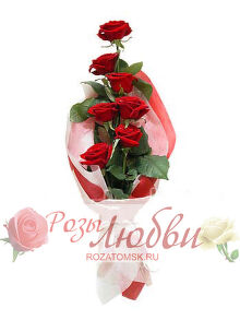 №7. Букет из 7 роз в красивом праздничном декоре.