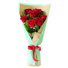 № 195 Букет из 7 красных роз в красивой упаковке. 